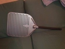 PALA PER PIZZA FORATA, IN ALLUMINIO nuova 