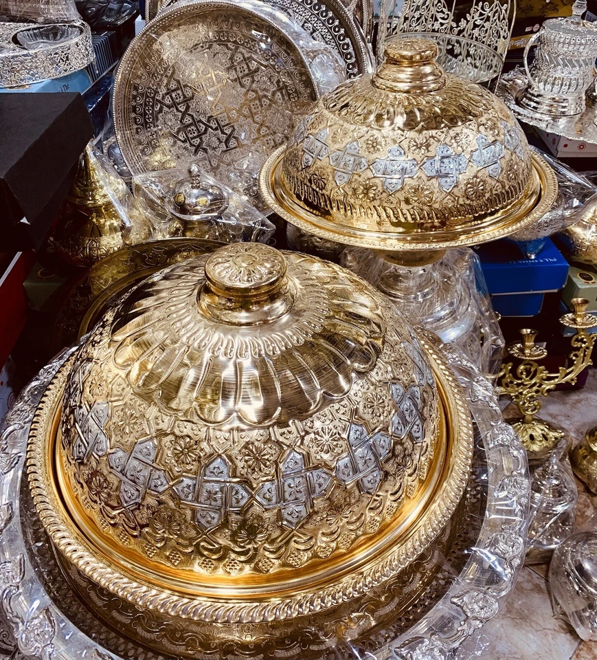 Plato de latón hecho a mano marroquí con tapa, bandeja decorativa vintage 16’’ Foto 3 de 4