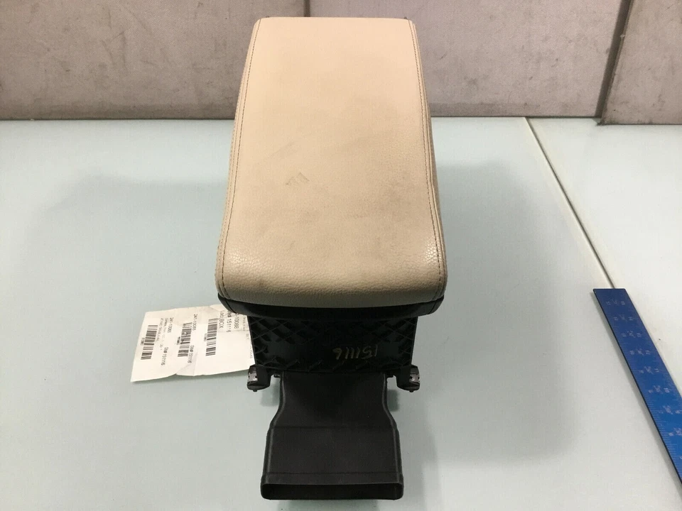 Крышка подлокотника центральной консоли 09–10 Volkswagen CC с отсеком для хранения от оригинального производителя EP - Изображение 2 из 4