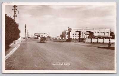 Bahrain Manama Sea Front Road Oldtimer Auto Tankstelle Straßenszene RPPC