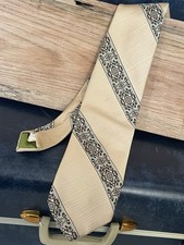Vintage Wemlon By Wembley 100 Polyester Men  s Tie Necktie Brown Tan Green 54  