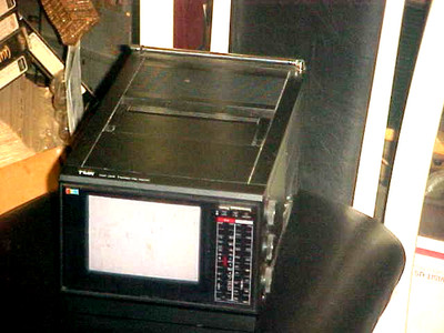 RETRO VINTAGE TV TMK PORTABLE BATTERY POWERED COLOR CRT 5 IN. ALSO AM-FM 1985