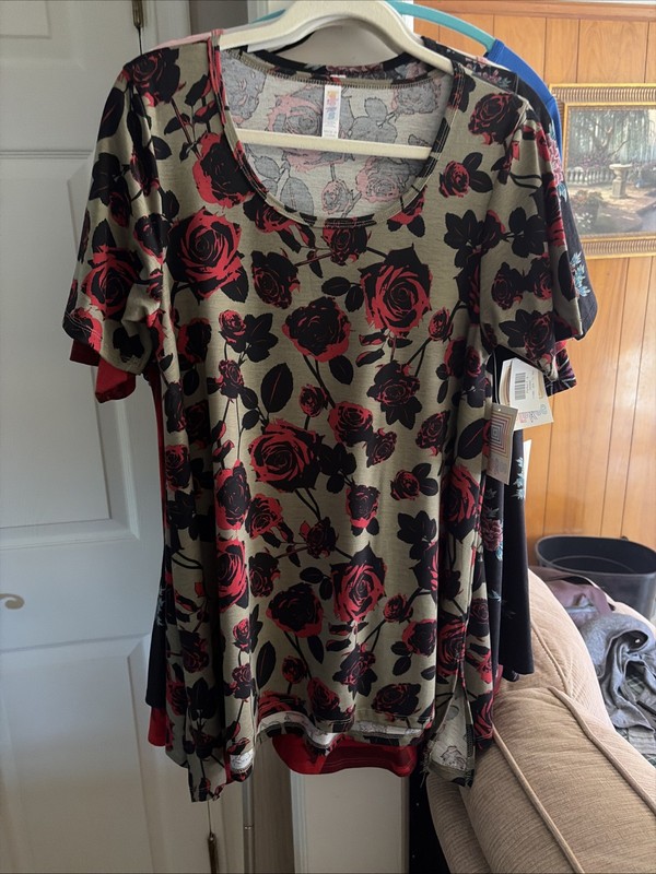NWT LuLaRoe Perfect T women’s size L gray red roses floral cottagecore NEW