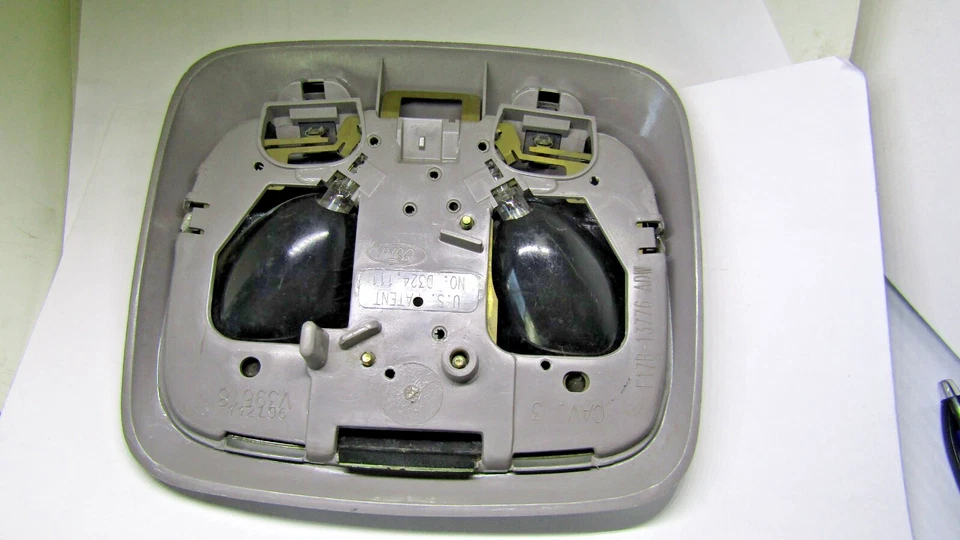 F17B-13776-ADW FORD DOMO MAPA LUZ LÁMPARA NUEVO OEM GRIS MEDIANO GRAFITO Foto 3 de 4