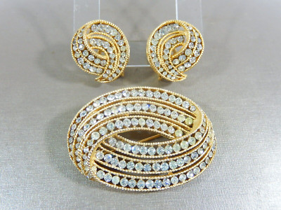 CROWN TRIFARI 1963 CALVACADE RHINESTONE 18KGP BROOCH & EARRINGS ALFRED PHILIPPE