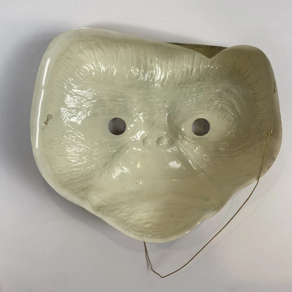 Vintage 1980s E.T. Halloween Mask – Plastic Costume – Rare Collectible - Image 4 of 4