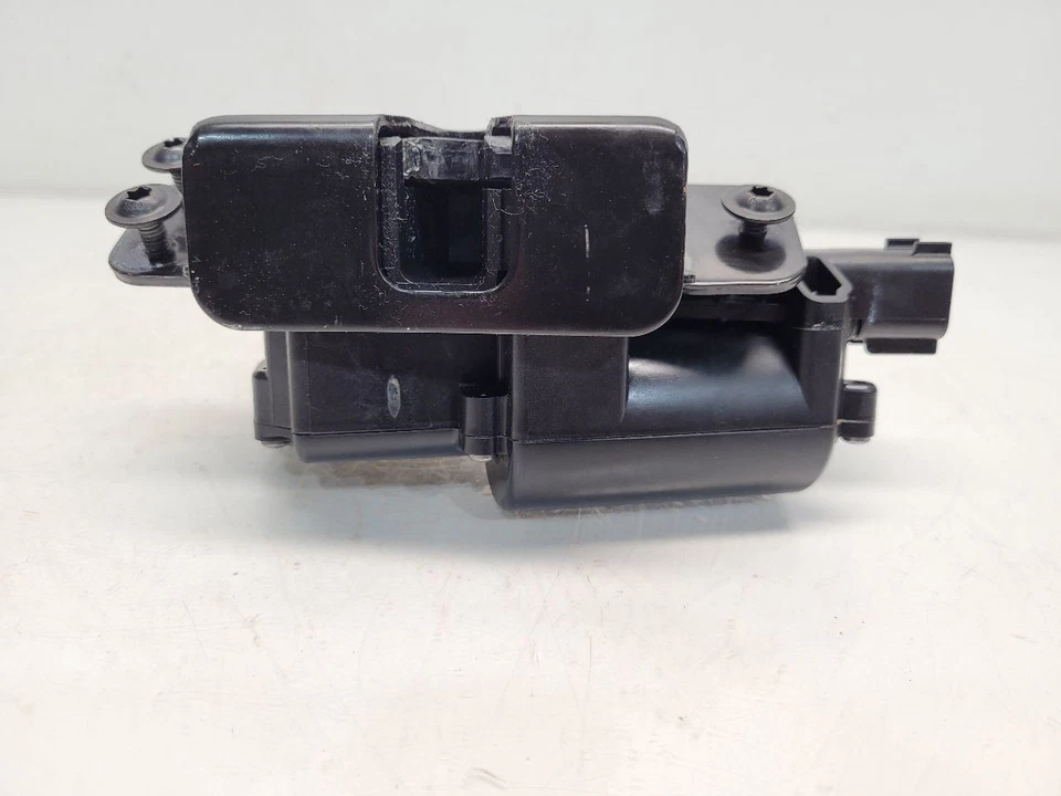 2013 Chevrolet Equinox Power Liftgate Latch - Image 4 of 4