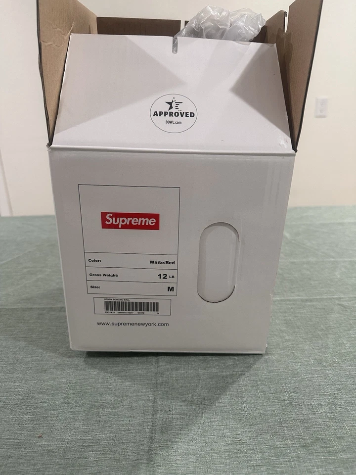 Bola de boliche FW21 Supreme Storm blanca 12 lb tamaño mediano EN MANO Foto 3 de 4