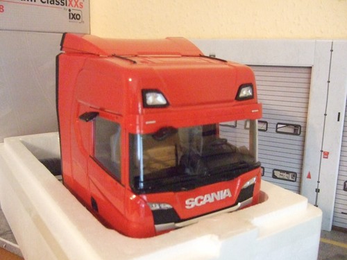SCANIA R-Serie Topline 2019 rosso camion truck Premium ClassiXXs IXO 1:18 NUOVO IMBALLO ORIGINALE - Foto 3 di 7