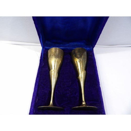 Vintage brass goblet flute set, original storage box, champagne or wine chalices - Picture 13 of 13