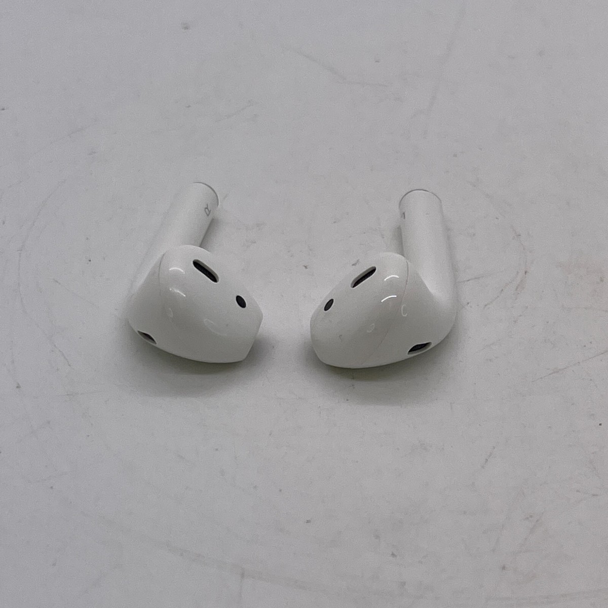 Apple AirPods 2nd Generation w/ Charging Case - MV7N2AM/A Apple AirPods 2nd Generation w/ Charging Case - MV7N2AM/A