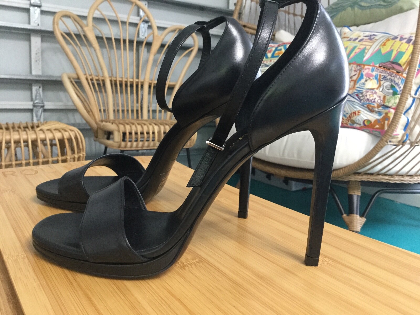 Sandali Saint Laurent YSL Paris Jane cinturino alla caviglia tacco