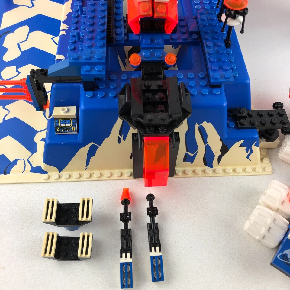 Lego 6983 Ice Station Odyssey ICE PLANET 2002 - NOT - Complete with Box & Manual - Image 3 of 4