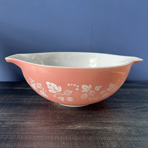 Vintage Pyrex 4 QT Pink Gooseberry Cinderella Mixing Bowl Spout Handles #444