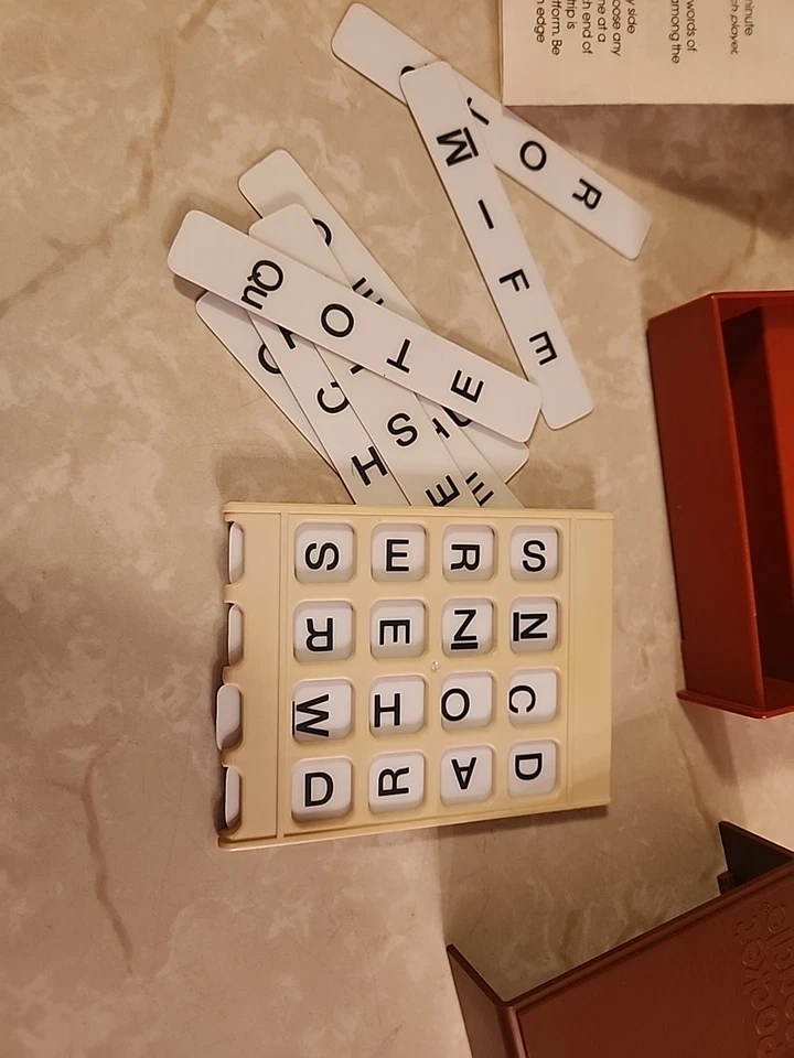 Vintage 1980 Pocket Boggle Parker Brothers Travel Word Game - 100% COMPLETE - Image 3 of 4