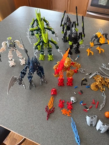Bionicle Stars Lot Including Gold Toa. 9 Complete figures + parts