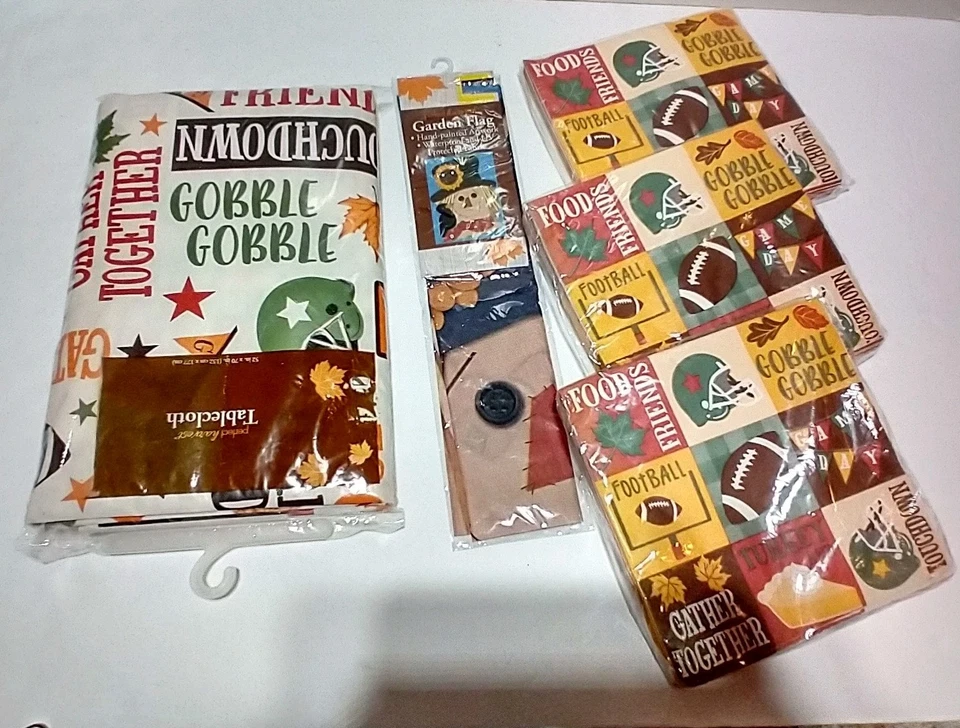 Mantel de vinilo de fútbol/día de Turquía 52"x70" parte posterior de franela, 48 servilletas, bandera de patio Foto 2 de 4