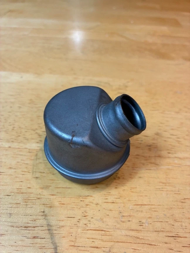 Oldsmobile Cutlass 442 AC FB53 1966-67 cubierta de válvula de respirador de aceite 6423092 Foto 3 de 4