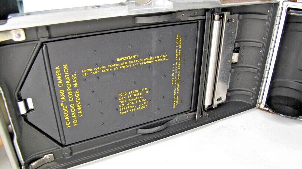 Extremely Clean Vintage POLAROID LAND CAMERA MODEL 95B & WINKLIGHT