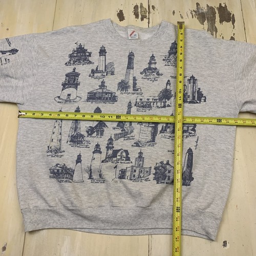 MICHIGAN RAG: Sudadera Gris Envejecido Faro de Colección con Estampado Total, Para Hombre 2XL - Imagen 9 de 12