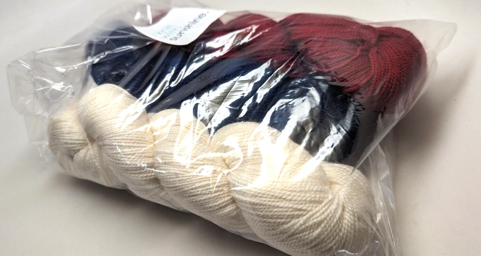 Calcetín clásico Hanks Sunshine Yarn rojo/blanco/azul 100 % Superwash Merino Foto 2 de 2