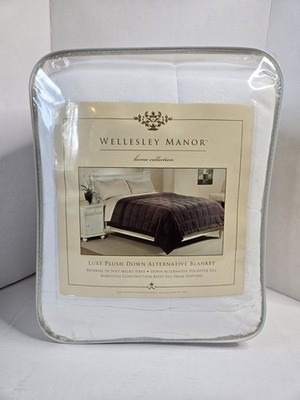 Wellesley Manor King Size Luxe Plush Down Alternative Blanket Comforter White