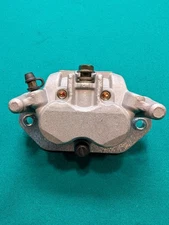 Front RH Caliper & Pads For Yamaha Viking 700 VI Wolverine R-Spec X2 X4 700 850