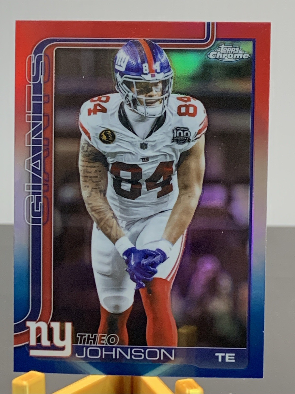 2025 Topps Chrome Theo Johnson #233 Red/White/Blue Refractor Giants