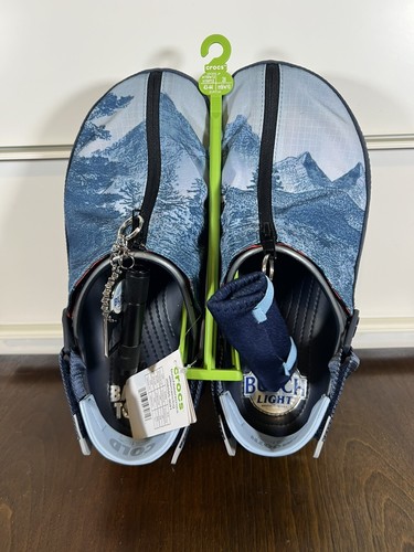 Zoccolo Busch Beer Crocs Classic All Terrain M10/W12 con apri torcia Coozie NUOVO - Foto 2 di 6