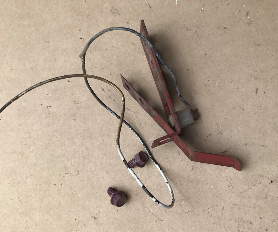 Soporte de resorte de bloqueo para cortacésped Snapper 21351PD 7032416YP, 7032417YP [M1] Foto 2 de 3