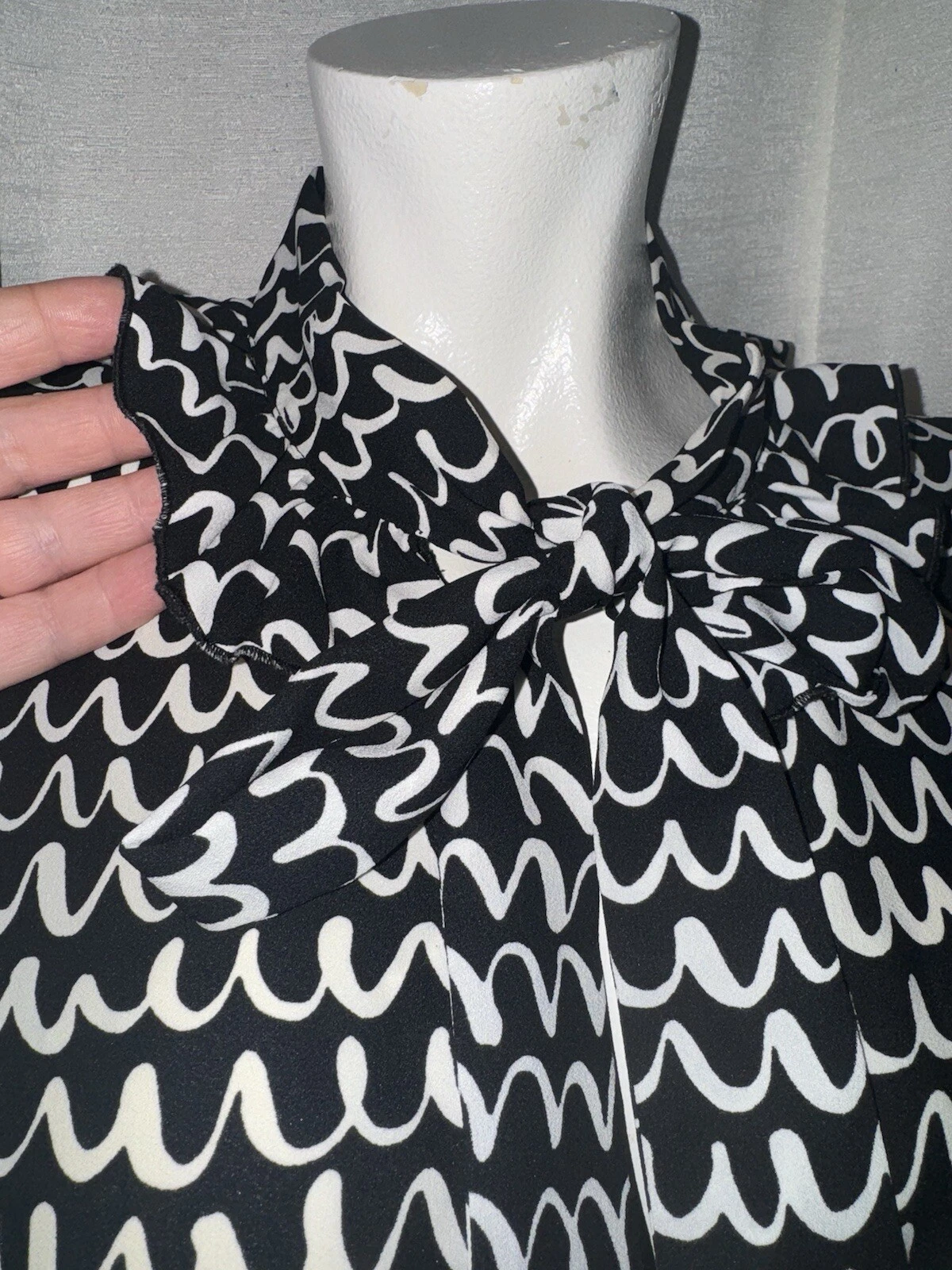 Abito Kate Spade Pop Scallop cravatta scollo aderente e svasato manica lunga taglia S