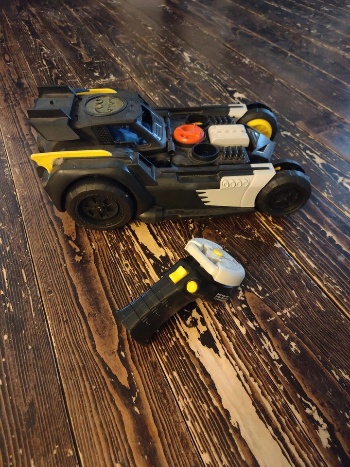 Batimóvil Fisher-Price Imaginext Batman DC Super Friends Transform- RC Foto 3 de 4