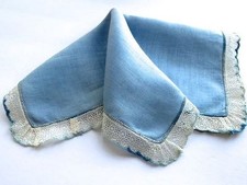 VINTAGE HANKY 1940s BLUE LINEN WITH LACE EDGING LOVELY LACE DESIGN PRETTY BLUE