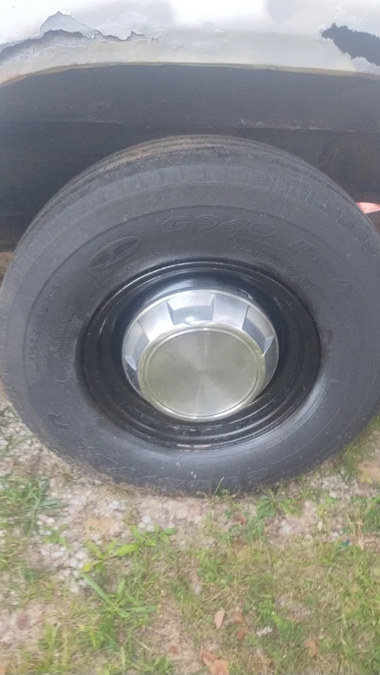 Tapas centrales Dodge Ram D250 1987 Foto 3 de 4