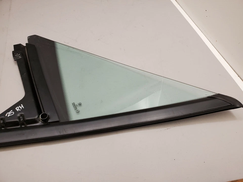 BMW Z3 Roadster Cuarto Ventana Vidrio Delantero Derecho Pasajero 96-02 OEM Bueno Foto 4 de 4