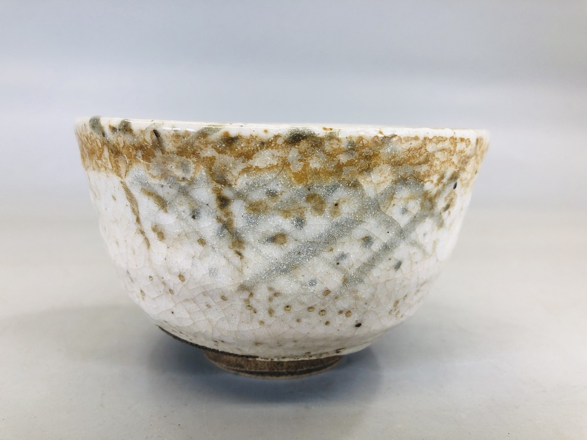 Y5604 CHAWAN Shino-ware signed box Japan antique tea ceremony bowl