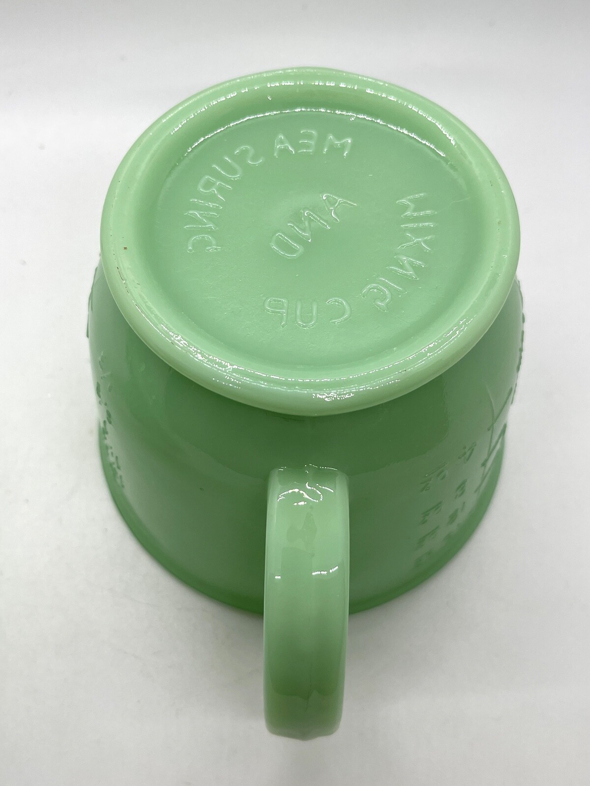 VINTAGE STYLE DEPRESSION STYLE JADEITE GREEN GLASS REAMER JUICER 2 CUP MEASURING