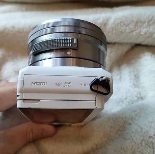 Sony Alpha a5000 Digital Mirrorless Camera Body with PZ 16-50mm OSS Lens 90% New - Picture 3 of 15