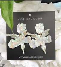 🆕 LELE SADOUGHI MOTHER OF PEARL PAPER LILY PIERCED EARRINGS-NEW ON CARD W/POUCH