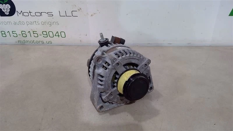 Alternador Chevrolet Tahoe 2019-2020 OEM 84143543  Foto 2 de 4