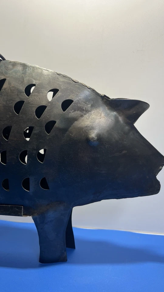 Suporte para lanterna de vela de metal porco – Decoração rústica de fazenda – Feito na Índia – 15” - Imagem 2 de 4