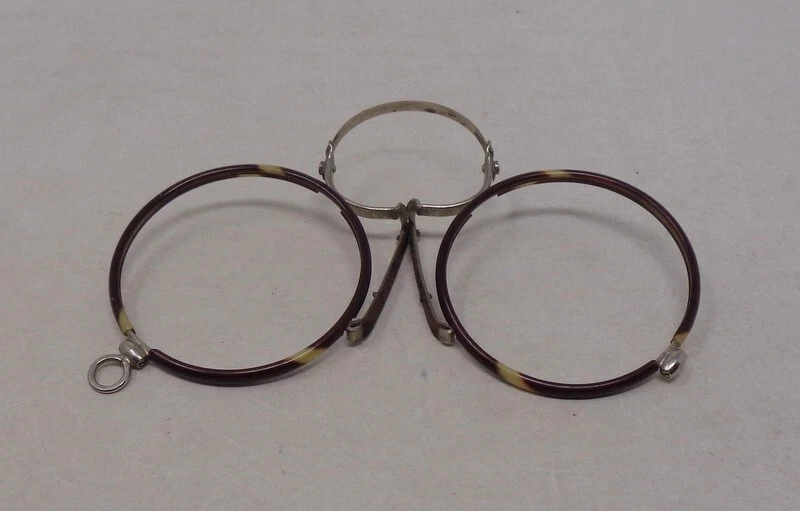 Ancienne Monture de lunettes - Pince nez ancien en métal et celluloid 1920's - Photo 2/4