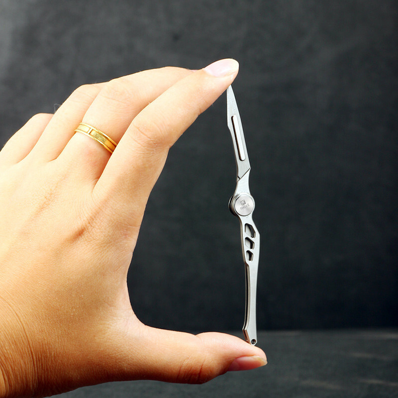 Cuchillo pequeño de titanio hoja plegable bolsillo herramientas de transporte exterior colgante FEGVE
