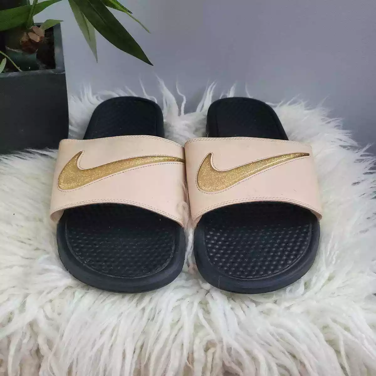 Nike benassi slides gold clearance swoosh