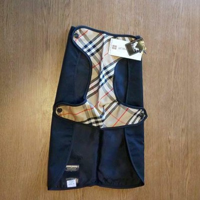 abrigo burberry perro