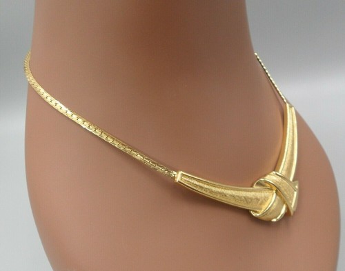 80s Art Deco Knot Necklace Tied Ribbon Look Bib Choker Women Textured Gold Tone - Picture 4 of 6