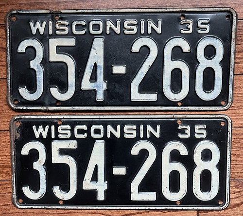 1935 Wisconsin License Plates Pair