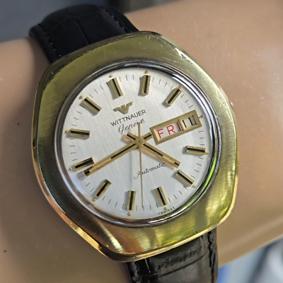 Vintage Wittnauer Geneve men's automatic watch D11KAS2 day/date