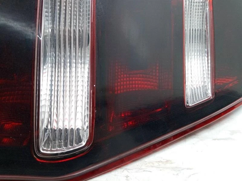 Used Right Tail Light Assembly fits: 2011 Ford Mustang Right Grade A Foto 3 de 4