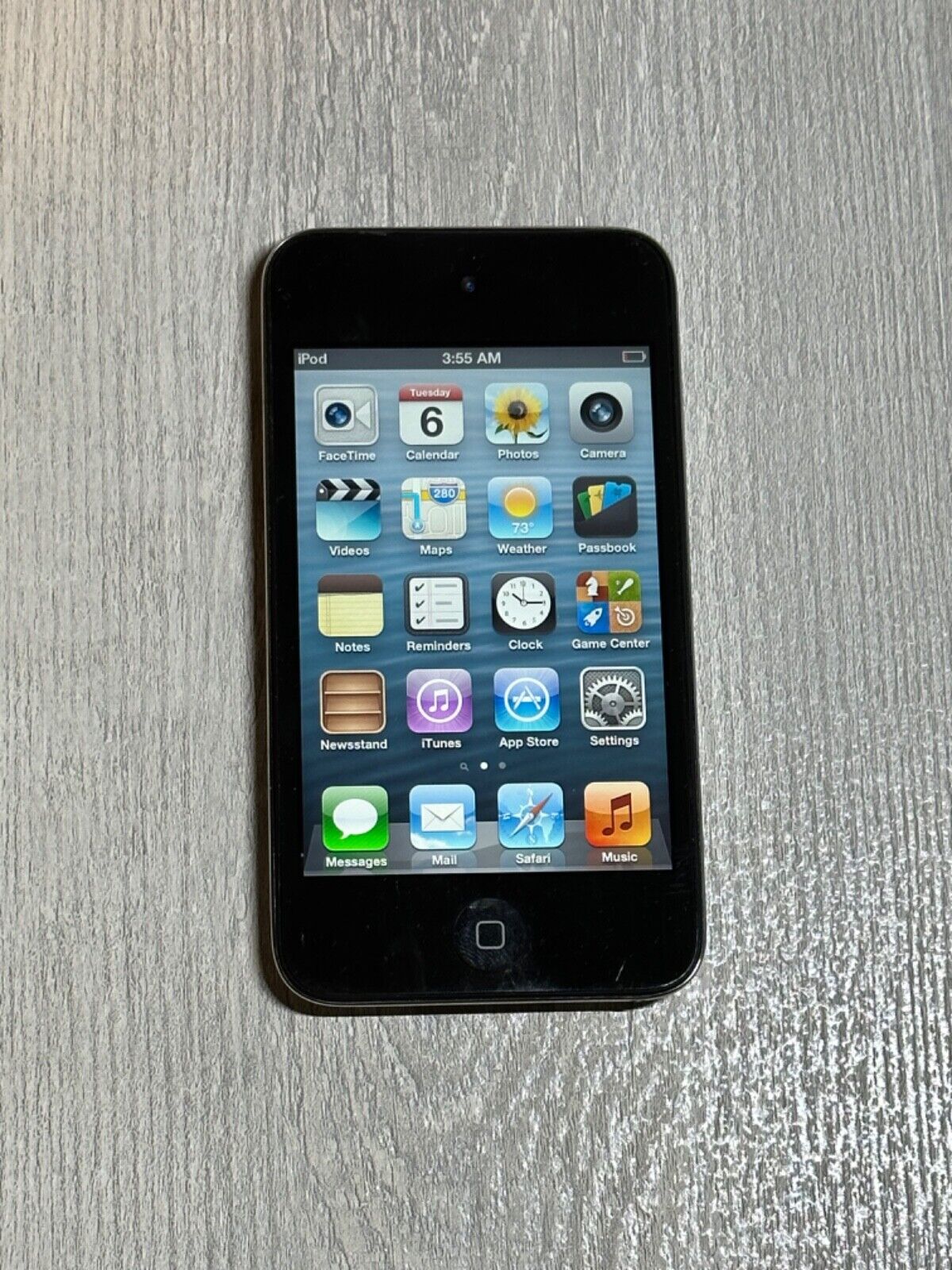 Apple Ipod Touch 4th generation 8-16-32GB Black/White iPods & MP3 Players